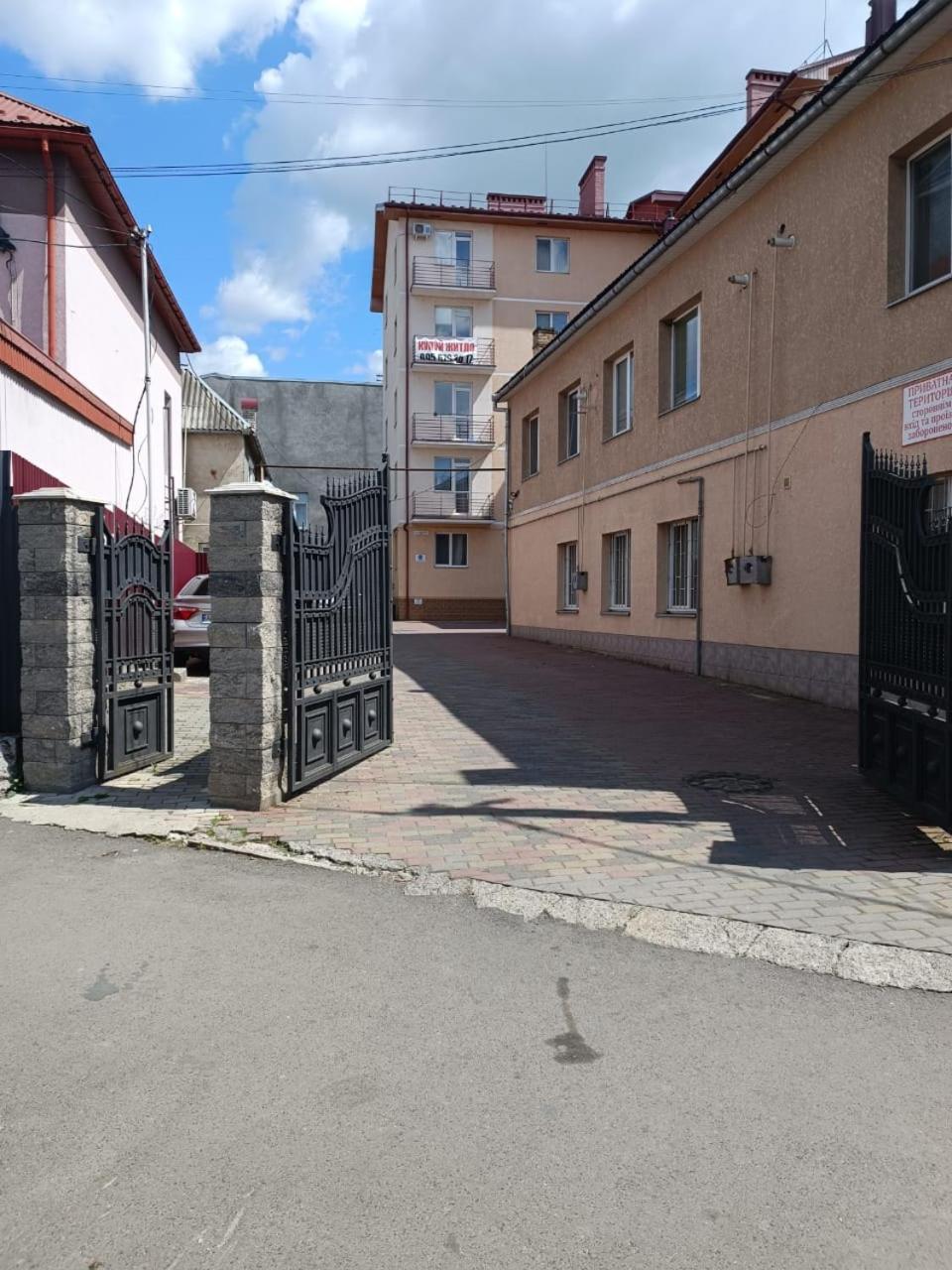 Apartments Domovik On Beregovskaya 3 Mukatjevo Eksteriør billede